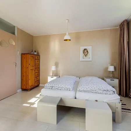 Modern Holiday In With Roofed Terrace Сasa de vacaciones *