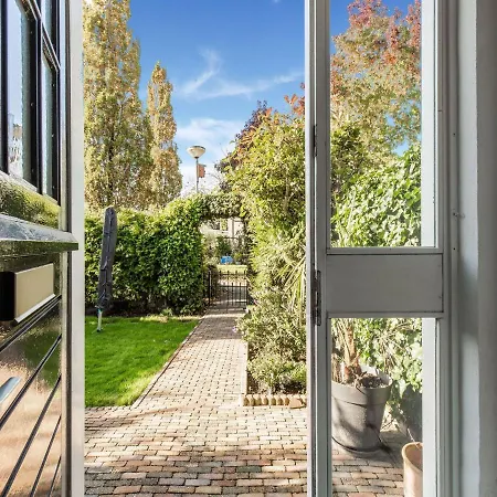 Сasa de vacaciones Modern Holiday In With Roofed Terrace