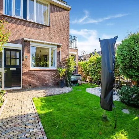 Сasa de vacaciones Modern Holiday In With Roofed Terrace Monnickendam
