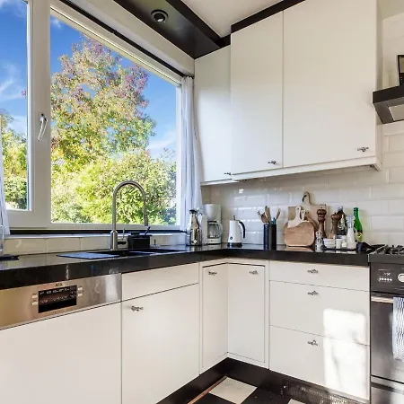 Сasa de vacaciones Modern Holiday In With Roofed Terrace Monnickendam